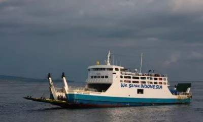 Τραγικό δυστύχημα: Ανετράπη φέρι με 80 επιβαίνοντες